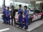 山野選手とBRZと野次馬