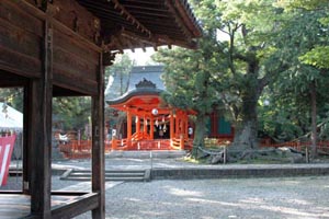 生島足島神社を望む