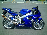 ^񒆂@YZF-R1