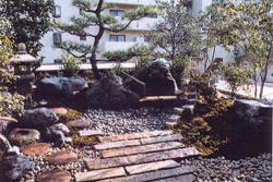 N邸
