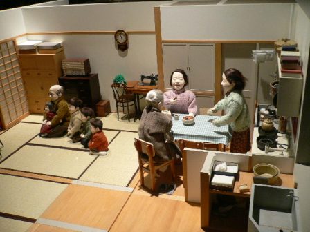 大阪くらしの今昔館にて、昭和30年代前半、ある団地の団欒