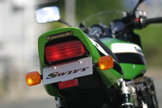 SWIFT（スイフト）ZRX1200R、ZRX1100R小型タンデムステップキット新品 POSH ZRX1200⁄ZRX1100⁄ZRX400 LEDテールランプユニット(スモーク