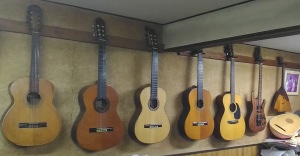 桃谷教室のギター