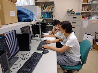 点訳作業中の写真