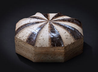 炭化八角陶筥,TANKA-HAKKAKU-KUMISARA