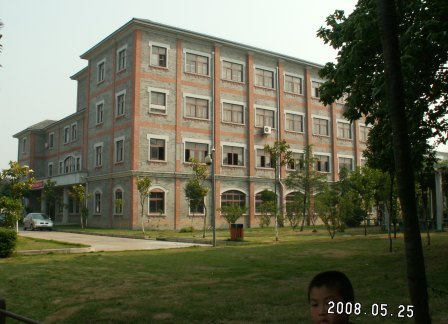 錦堂高級職業中学の校舎