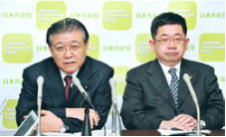 市田忠義書記局長と小池晃政策委員長の写真
