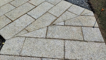 延石を使った参道施工例38 滋賀県日野町