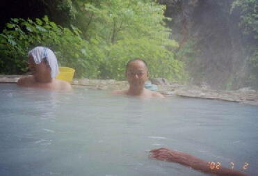 この乳白色の湯はまさに温泉!