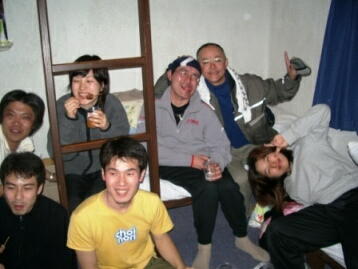 なんでハシゴを持ってる人がいるんでしょう?