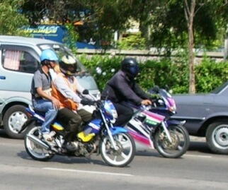 バンコクではロードバイクもけっこう見ました。