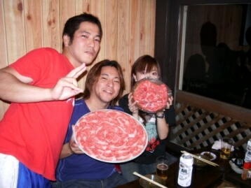 キープだ牛! ・・・いや、先に野菜ですよ〜。