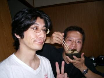 くそー、肉食いたかったー。 おじやヤケ食いじゃぁ! おやじやないでぇ。