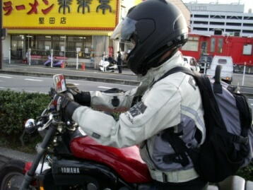 右のミラー、ないし・・・(汗)