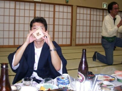 小池さんは腰タオルの代わりに腰バッグ?