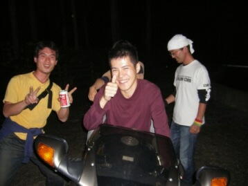 決して薄情なわけではありません。それにこのバイクで来たのでもありません・・・。一緒に走ると妹に放っていかれるから・・・(悲)