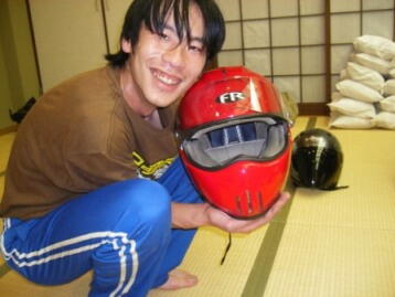 なんなんだろう?金曜日にメットを被る金曜どーでしょう派?性格は・・・週末がダイスキ!