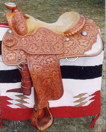 ウエスタン鞍 乗馬用鞍 西洋時代物 鞍 ヴィンテージ鞍 鈍い 西部劇 